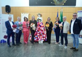 Milano, a Palazzo Lombardia esposta ‘La Dama dei Fiori’