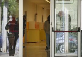 La professoressa accoltellata nel Bergamasco “Questa ferita non deve diventare un muro, ma un ponte”