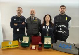 Hostess fermata all’aeroporto di Bergamo Orio al Serio con gioielli di lusso non dichiarati