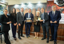 Vinitaly 2026: Bruna Gritti Cerea, Iginio Massari e Maurizio Zanella premiati come ambasciatori della cultura enogastronomica lombarda