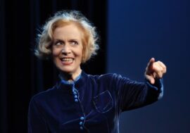 Milano, Lucia Poli protagonista di “Vecchiette, aragoste, ballate” al Teatro Gerolamo
