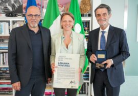La medaglia d’Oro olimpica Arianna Fontana premiata con la Rosa Camuna da Regione Lombardia