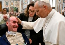 Roma, oltre 200 persone dell’AISLA incontrano Papa Leone XIV