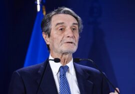 Annullata missione del governatore lombardo Fontana: “Inaccettabili le parole di Trump su Meloni”