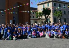 Volontari in azione per ripulire il parco Segantini di Milano