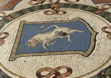 Milano, al via il restauro del Toro nell’Ottagono in Galleria Vittorio Emanuele II