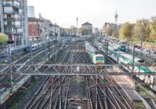 Milano, passeggeri bloccati per tre ore senza aria condizionata su un treno regionale