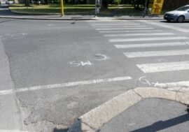 Due giovani in monopattino si schiantano contro un’auto a Milano, morto un 19enne