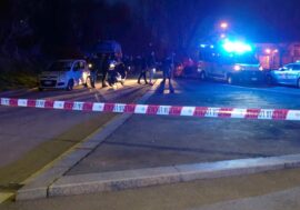 Agente della Polizia locale muore durante un inseguimento in moto alle porte di Milano, è caccia all’auto pirata