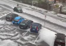 Improvvisa ondata di maltempo a Milano e in Brianza: grandine, vento e alberi caduti