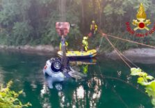 Auto finisce in un canale nel Milanese, tre morti