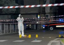 Accoltellato davanti a un supermercato, 19enne morto a Crema