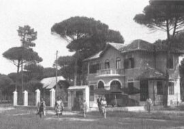 Fregene, il mare di Roma, alle prese con i rifiuti abbandonati. Una battaglia all’ultimo sacco