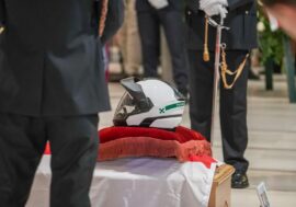 A Milano i funerali dell’agente della Polizia locale Francesco Imprezzabile, feretro accolto da un lungo applauso / Video