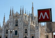 Ragazza sfregiata alla fermata della metro a Milano, il gip convalida l’arresto del 27enne indagato