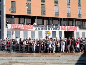 A Milano l’ultimo saluto a Franco Baresi, folla di tifosi fuori dalla basilica di Sant’Ambrogio