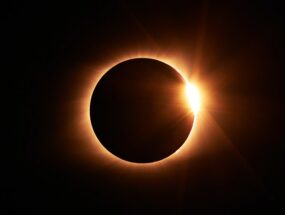 Il cielo si oscura a Ferragosto: oggi l’eclissi di Sole, uno spettacolo raro da vedere al tramonto