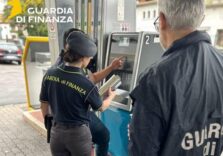 Controlli ai distributori di carburante nel Varesotto, in sei multati per 16mila euro / Video