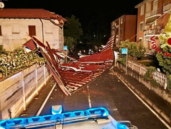 Maltempo in Lombardia, oltre 190 interventi dei Vigili del Fuoco in poche ore. Gravi danni nel Varesotto, voli cancellati a Malpensa