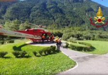Maltempo, 29 escursionisti e un cane bloccati in Val Seriana: recuperati in elicottero / Video
