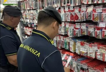 La Guardia di Finanza di Brescia sequestra 580 mila prodotti insicuri o contraffatti