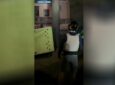 Si barrica sul tetto di un’abitazione a Bergamo, arrestato dopo ore di negoziazione / Video