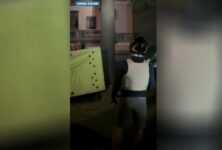 Si barrica sul tetto di un’abitazione a Bergamo, arrestato dopo ore di negoziazione / Video