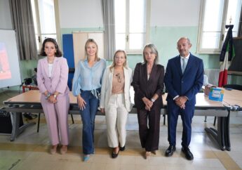 Primo giorno di scuola, l’assessore regionale lombardo Simona Tironi in visita all’IC Galvani di Milano