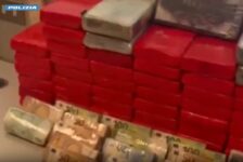 Aveva in casa 70kg di cocaina e 170 mila euro in contanti, un arresto nel Milanese / Video