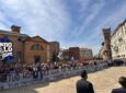 A Milano i funerali di Sandro Mazzola, centinaia di tifosi presenti