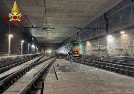 Treno Varese-Milano bloccato a Lancetti, evacuate 400 persone