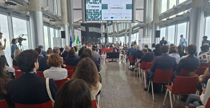 Milano, a Palazzo Lombardia presentati i risultati del progetto Bridge per giovani migranti
