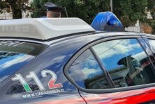 Uomo muore accoltellato nel Comasco dopo una lite fuori da un bar, fermato un 33enne