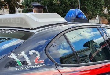Uomo muore accoltellato nel Comasco dopo una lite fuori da un bar, fermato un 33enne