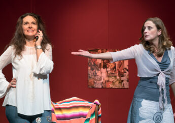 Milano, al Teatro Leonardo si ride con Monica Faggiani e Valentina Ferrari protagoniste de “La strana coppia”