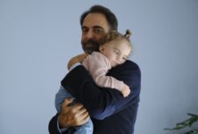 “Una storia di mani”: la nuova campagna della Lega del Filo d’Oro per essere più vicina alle persone sordocieche