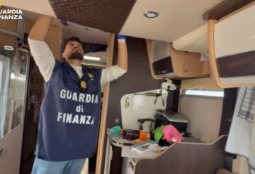 Droga per oltre 5 milioni nascosta in un caravan, 3 arresti nel Varesotto