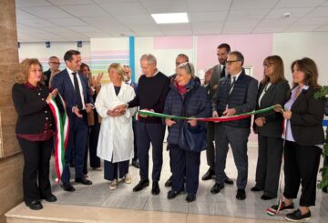 Sanità, nel Lodigiano l’assessore Bertolaso inaugura Neuropsichiatria Infantile, Casa e Ospedale di Comunità