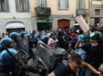 Bombe carta e sassi contro la Polizia durante il corteo ‘Italia in Piazza’ a Milano, scontri anche a Bologna. Tajani: “Violenze inaccettabili”