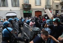 Bombe carta e sassi contro la Polizia durante il corteo ‘Italia in Piazza’ a Milano, scontri anche a Bologna. Tajani: “Violenze inaccettabili”