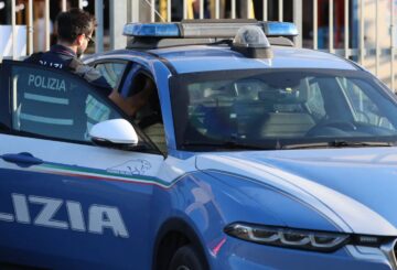Violenza sessuale, minacce e aggressioni alla compagna, 25enne ai domiciliari a Bergamo