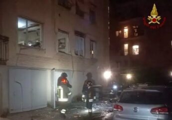 Esplosione in un condominio a Bergamo: crolla un solaio, ci sono feriti