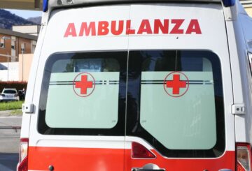 Un operaio di 52 anni muore cadendo da un ponteggio nel Bresciano